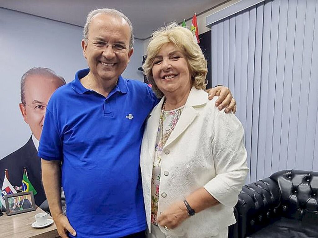  - O senador Jorginho Mello (PL) recebeu a visita da sua primeira suplente Ivete Appel da Silveira (MDB), viúva do ex-governador e ex-senador Luís Henrique da Silveira.