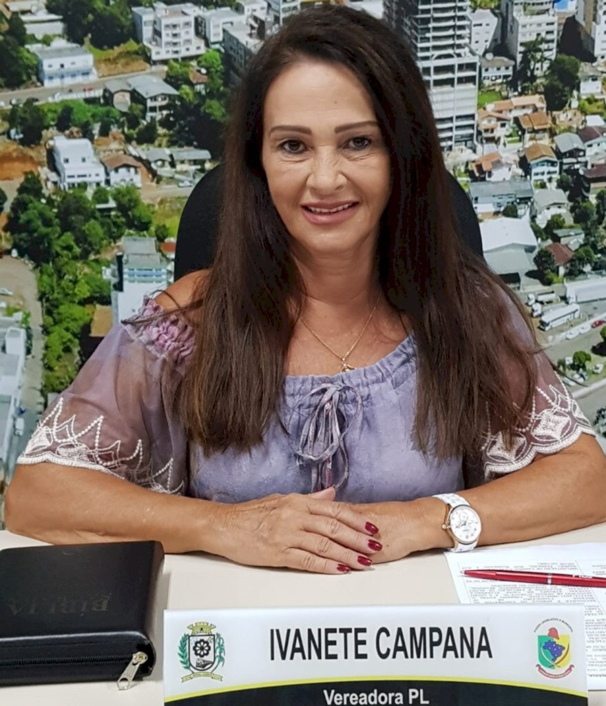 Vereadora Ivanete solicita ao Poder Executivo a implantação de camada asfáltica nas ruas Manoel Ferreira, Blumenau e Jacob Jacomel