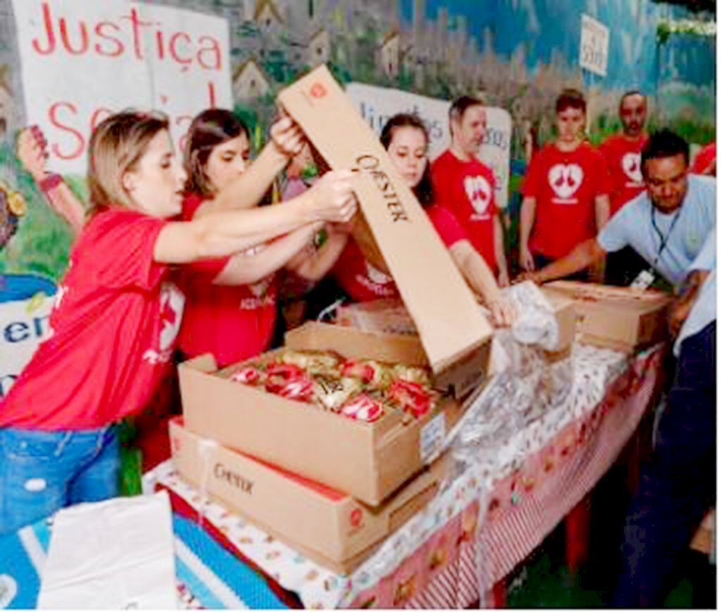  - Desde 2016, em parceria com o Mesa Brasil SESC, a marca transforma o Natal de famílias brasileiras por meio da generosidade com o tradicional Chester