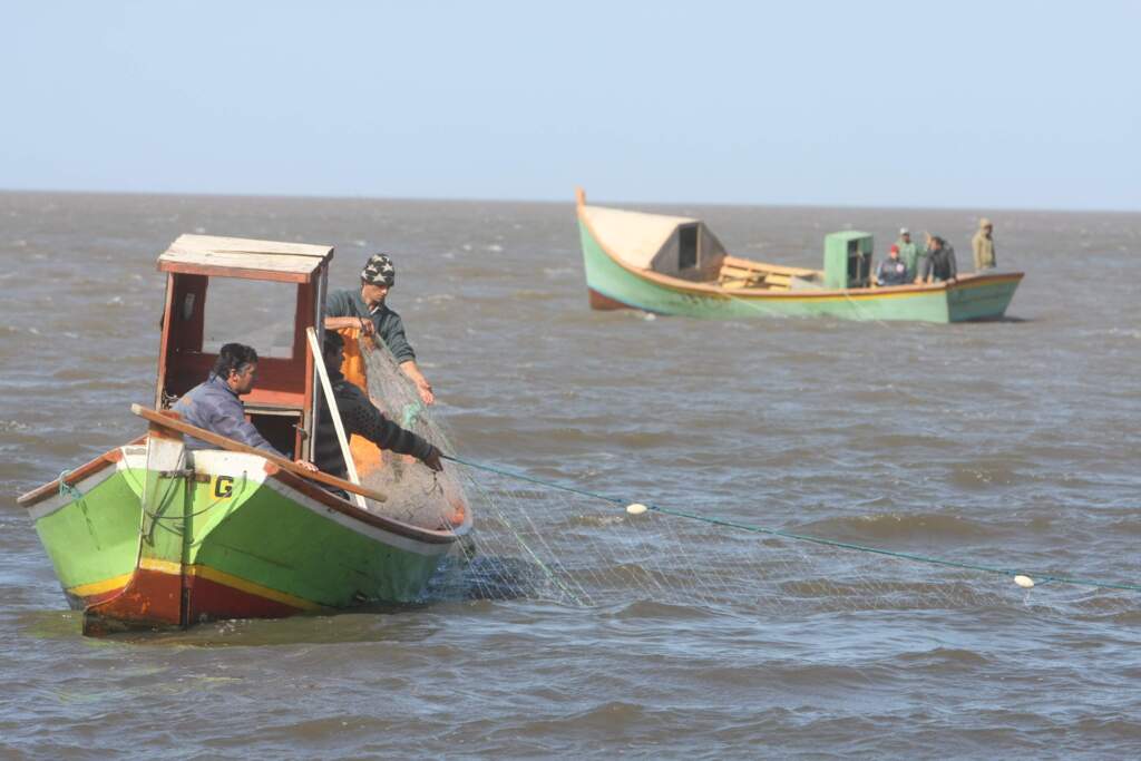 Pescadores cobram Eduardo Leite por manutenção de lei pesqueira