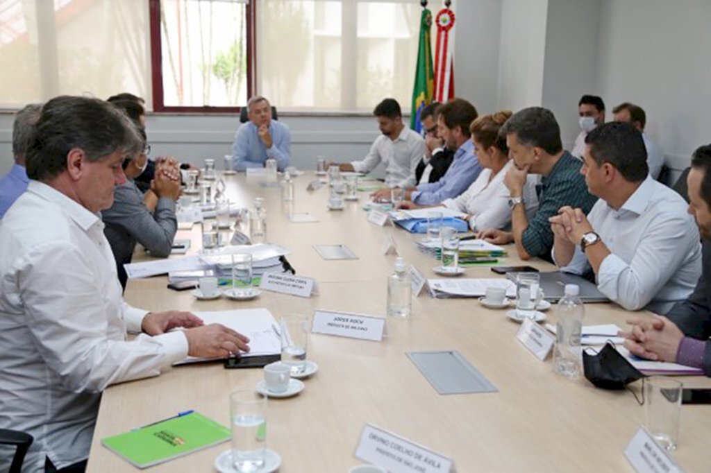 Foto: Michelle Nunes/SEF - Nesta rodada, participaram Araranguá, São José, Timbó, Imbituba, Canoinhas, Itapoá, Gaspar, Orleans, Içara, Urussanga e São Joaquim. Juntos, esses municípios receberão R$ 687 milhões do programa.