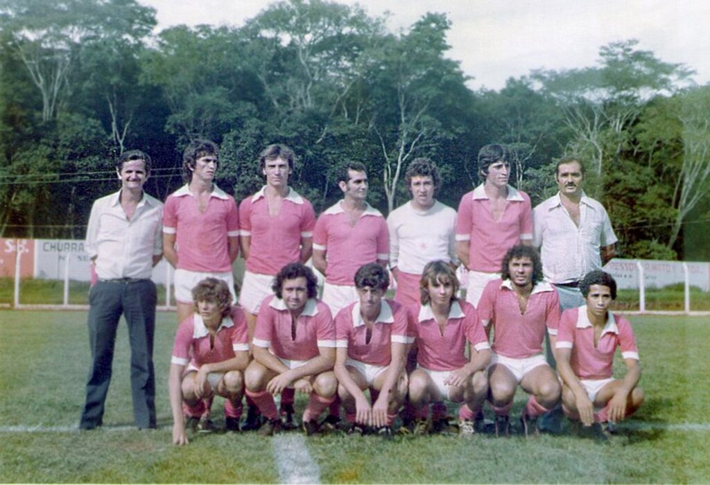 Aldo Azevedo - jornalista - Em pé da esquerda para a direita: Valdomiro (técnico), Dorneles, Chico Pizoni, Ico, Toigo, Eloi e Nego. Agachados: Pigmeu, Flamenguinho, Midio, Nenê, Chico (Ribeiro) e Pedroca. Ano 1977