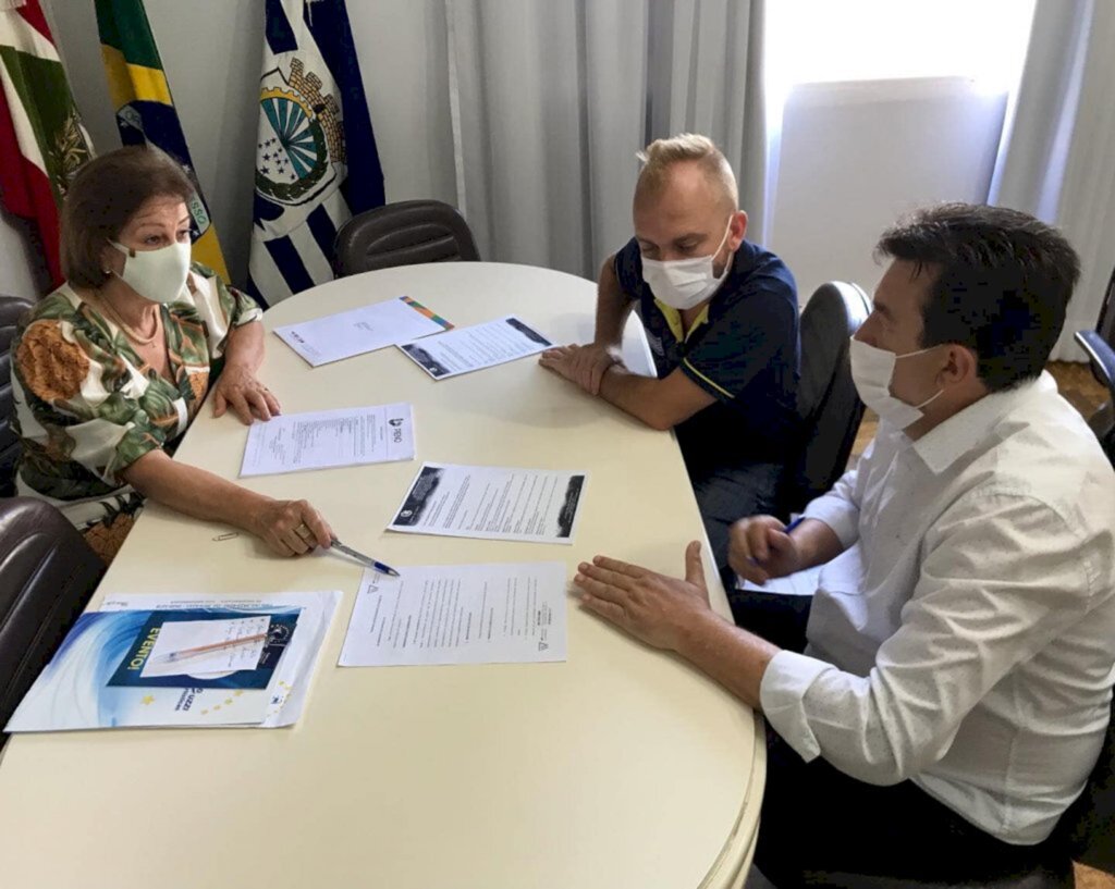 Imprensa Prefeitura de Capinzal - Noemia, Juliano e Molin.