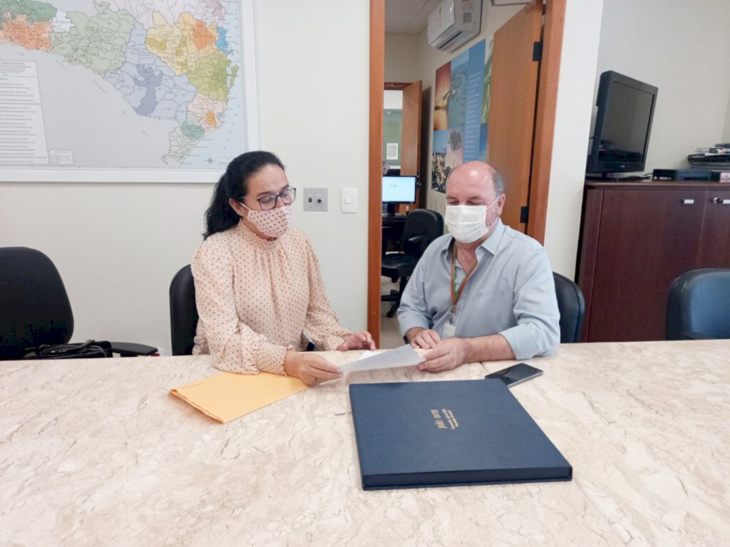  - Rosane Infeld, esteve na Assembleia Legislativa de Santa Catarina (Alesc), a cumprir a agenda com o deputado João Amin.