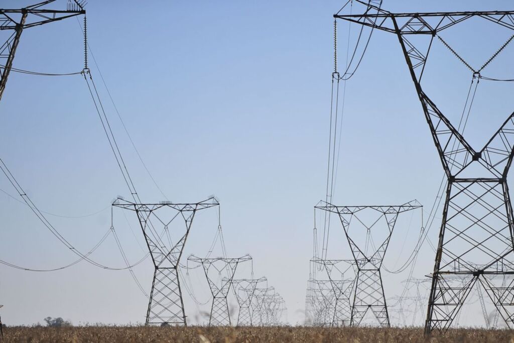 Aneel define bandeira amarela nas contas de energia de julho