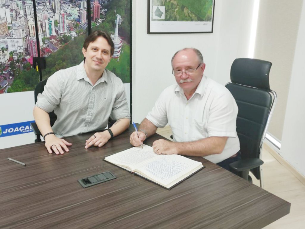 Prefeitura de Joaçaba - O vice-prefeito José Otávio Caliari Filho (Tuti) estará à frente do Poder Executivo Municipal de Joaçaba pelo período de 15 dias, durante o período de férias do prefeito Dioclésio Ragnini.