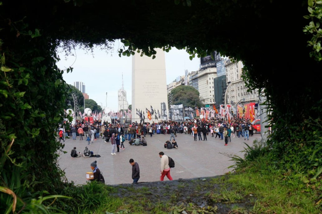 Trabalhadores paralisam Argentina com grande greve contra Macri