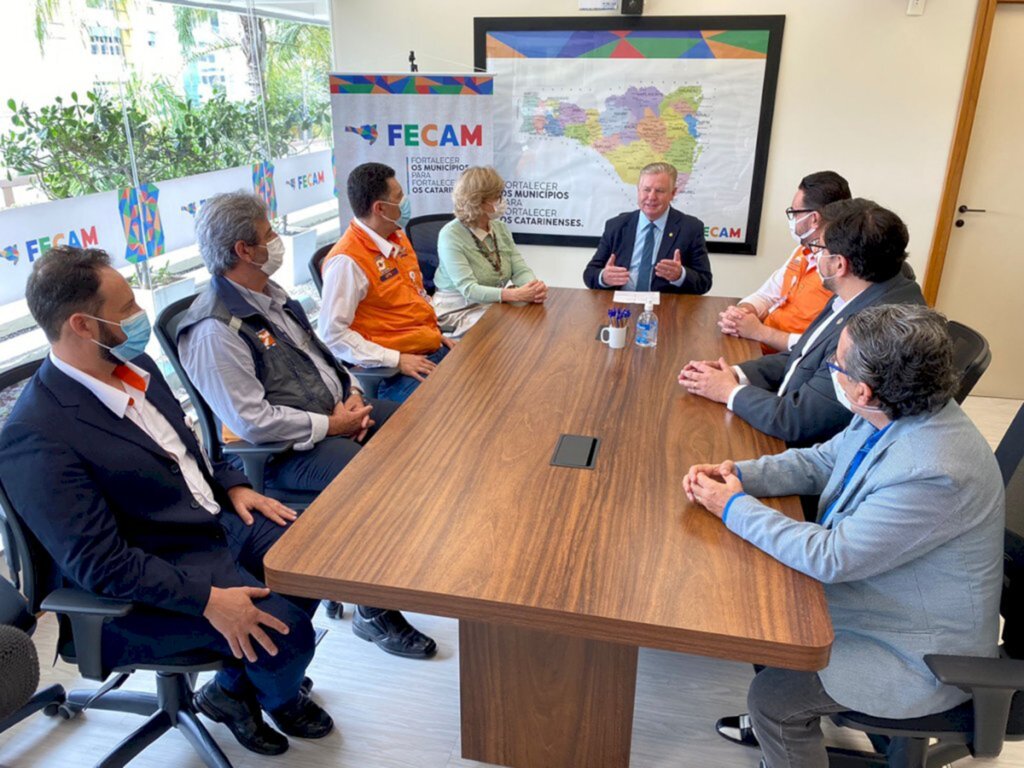 Crédito das Fotos: Bruno Collaço - Agência AL - A posse como presidente aconteceu na última sexta-feira (05/11), e o primeiro compromisso oficial foi a posse do deputado Mauro de Nadal como governador em exercício, viajando logo em seguida para cumprir agenda.