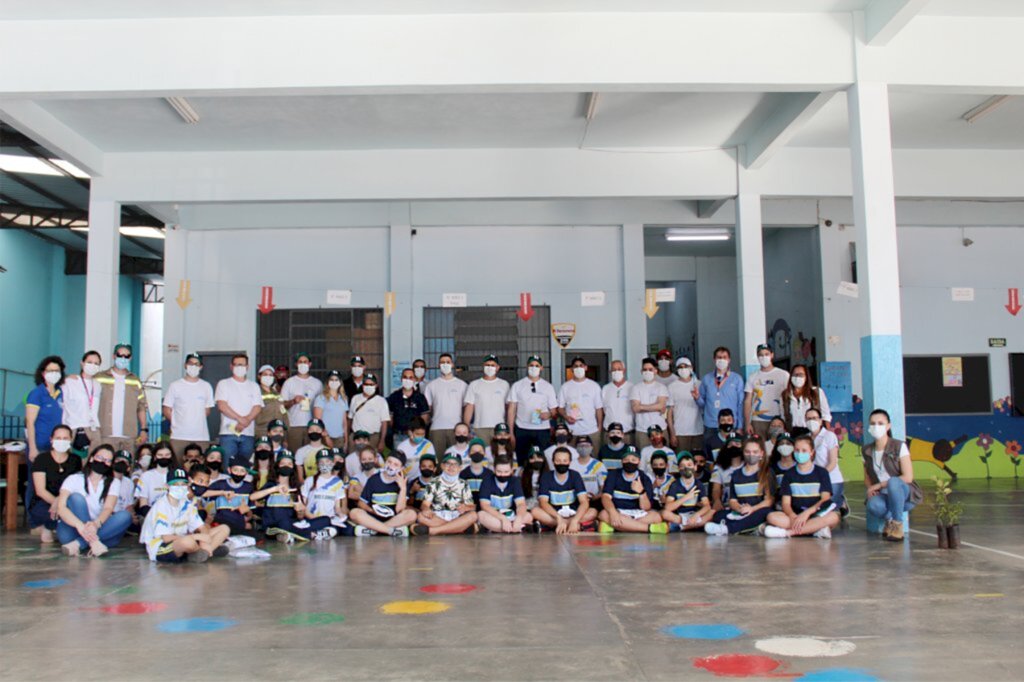 Usina Hidrelétrica Machadinho realiza atividade de plantio de árvores em escola de Capinzal-SC