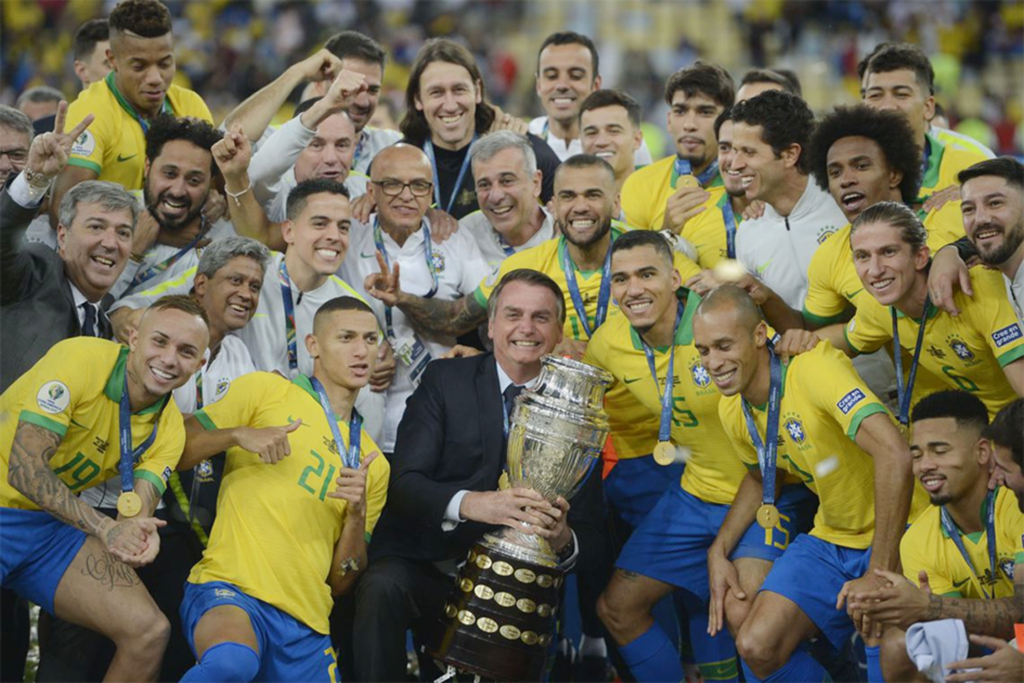 Tite comemora vitória no Maracanã: 'templo maior do futebol'