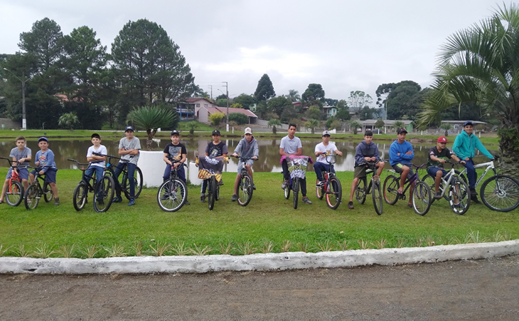 Ciclistas participam de eventos em Abdon e Anita