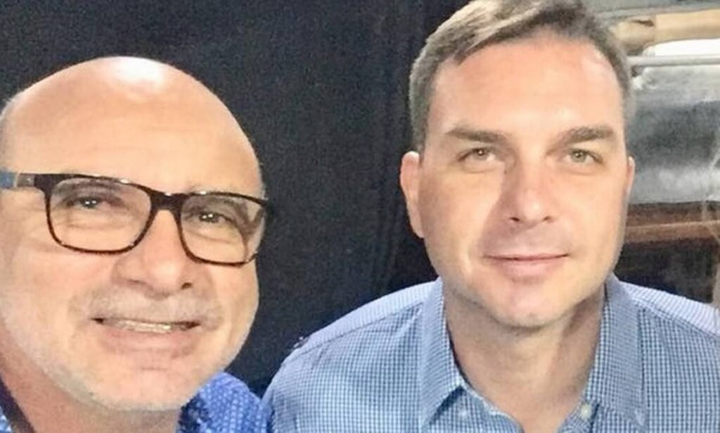 Justiça autoriza quebra de sigilo de Flávio Bolsonaro e Queiroz