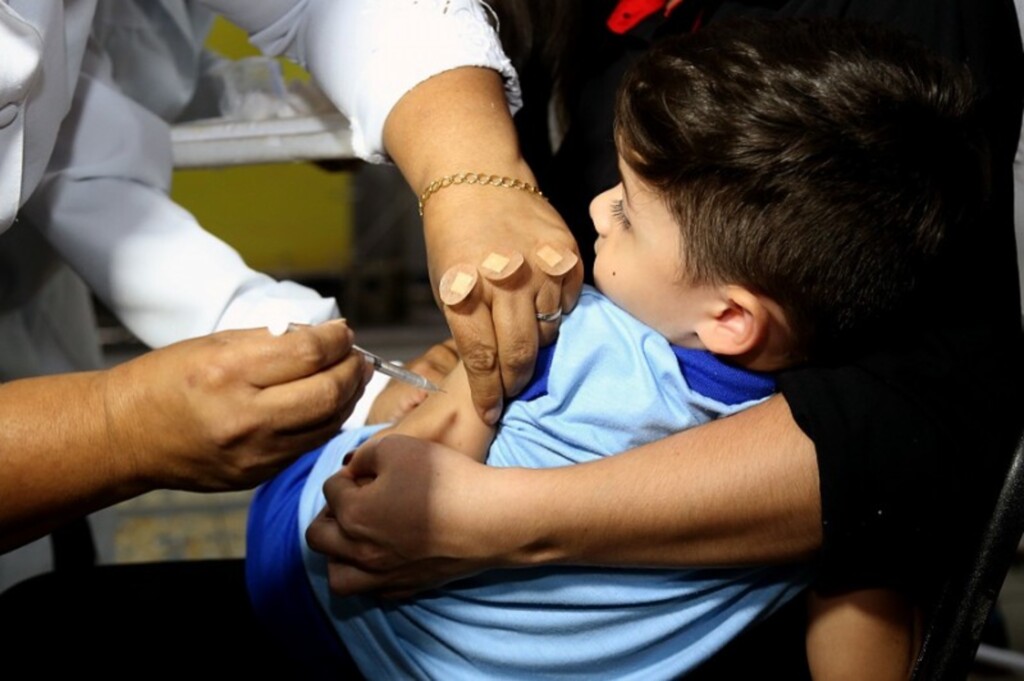 Mais de 380 mil crianças e gestantes ainda precisam se vacinar contra a gripe no Estado