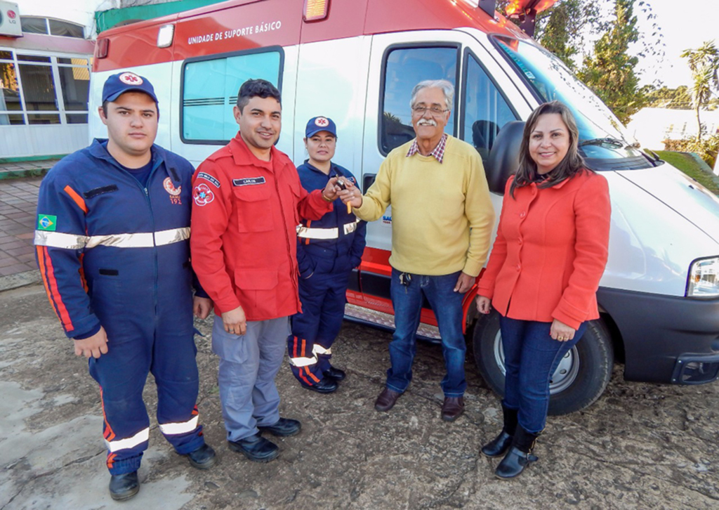 Prefeitura de Campo Belo repassa ambulância para o SAMU