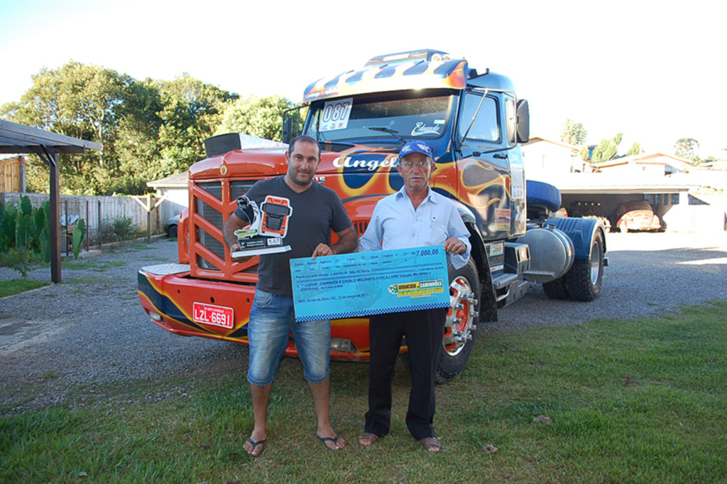 Anitense é campeão em maior arrancadão de caminhões do mundo