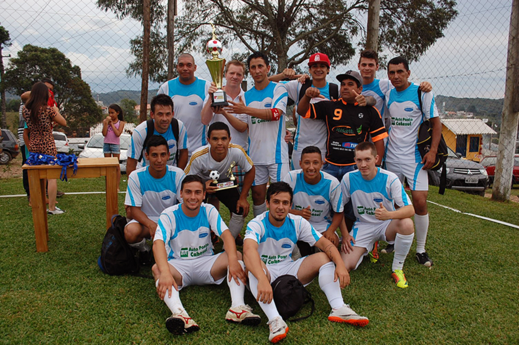 Mercado Barbosa e Amigos do Marquinho são campeões do Campeonato Camping Canarinho