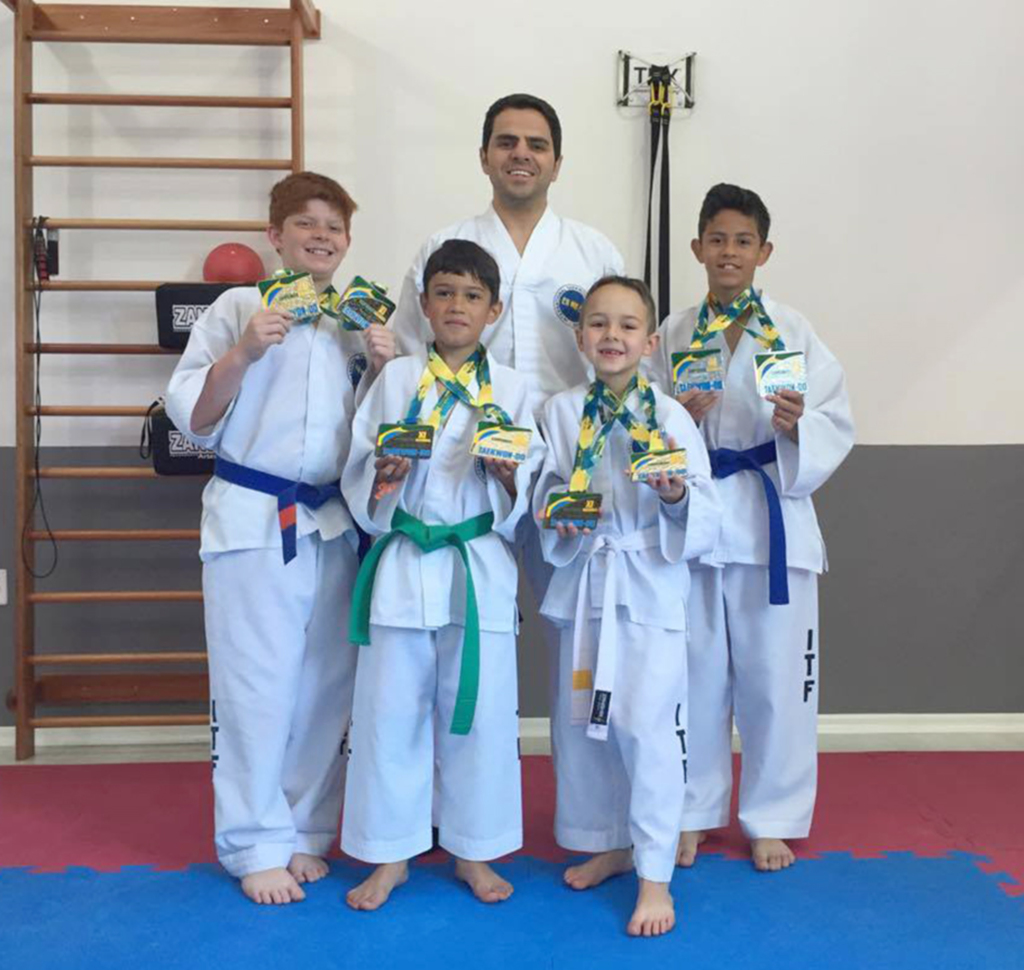 Atletas anitenses de Taekwondo se destacam  em campeonato nacional