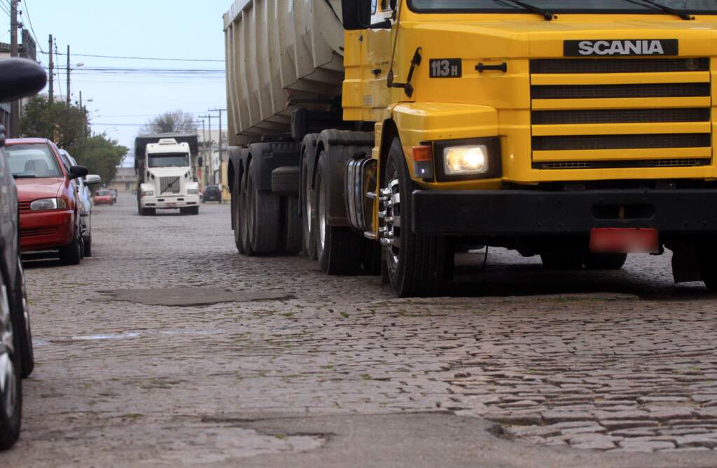 Transportadoras e caminhoneiros alertam para risco de nova paralisação