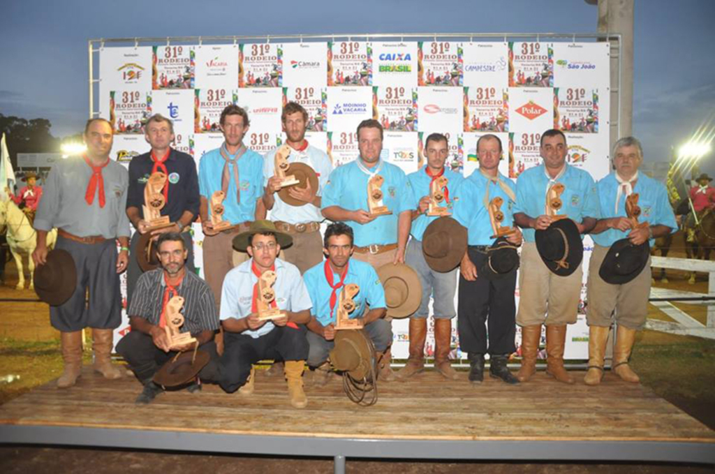 Região dos Lagos conquistou troféus no Rodeio Internacional de Vacaria