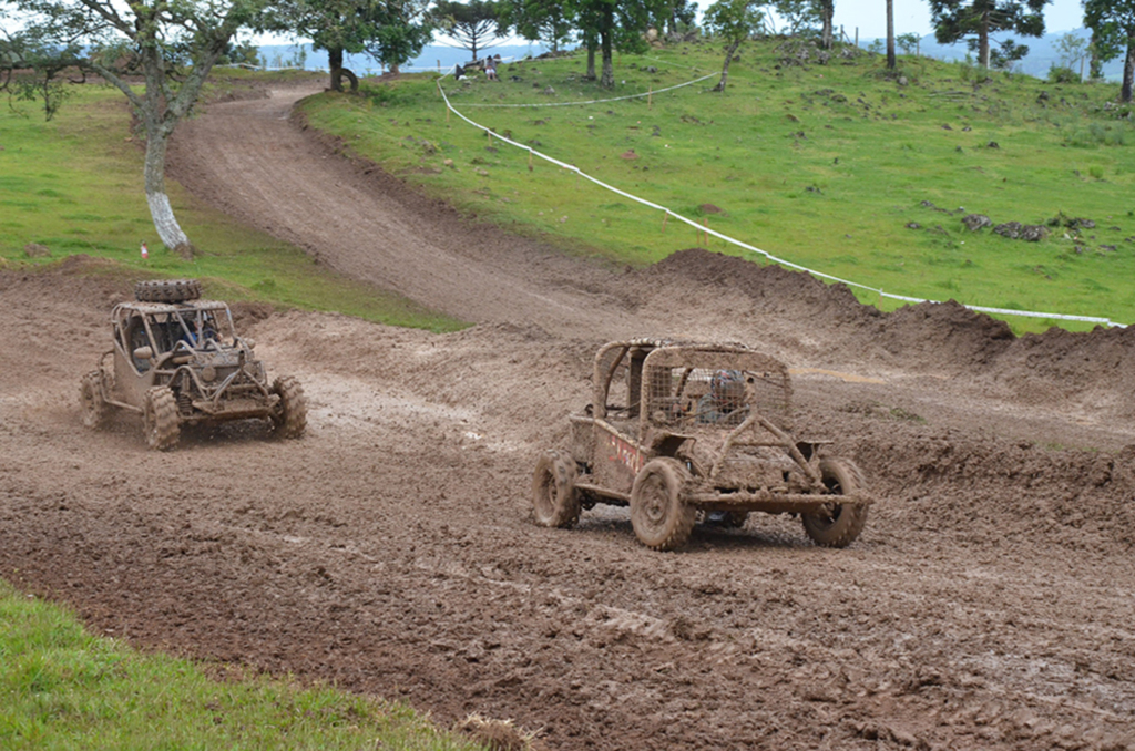 Os motores roncaram na 5ª Corrida na Lama