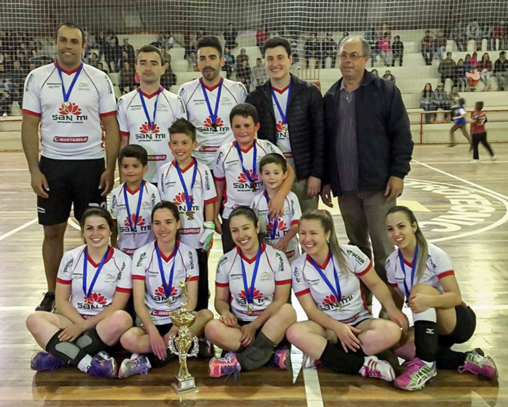 Time de voleibol Hlera é campeão da final de Vôlei Misto