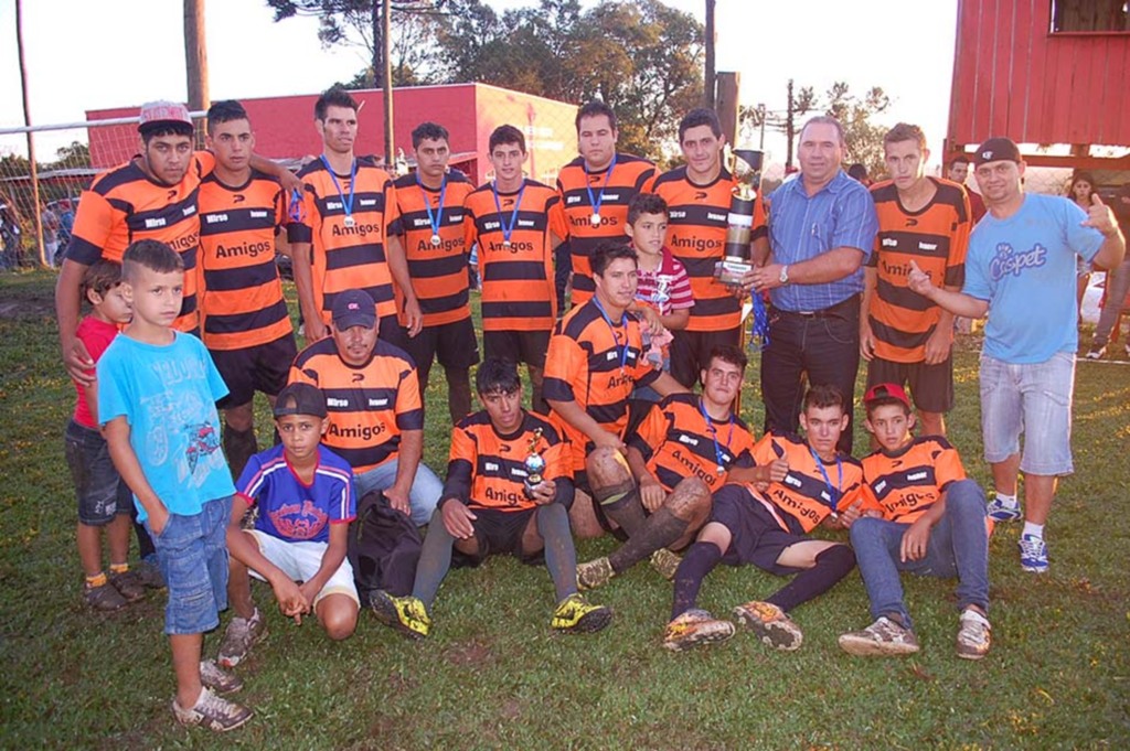 São José e Amigos são os campeões do  Camping Canarinho