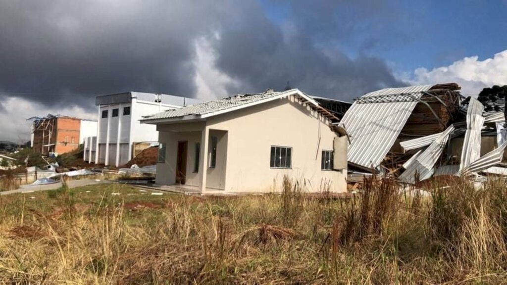 Administração municipal reúne comitiva para socorrer as famílias afetadas pelos fortes temporais