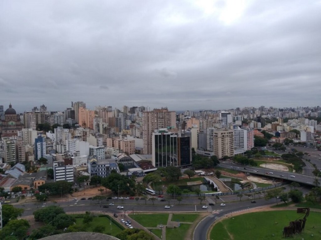 Tendência é de chuva esparsa com volume acumulado expressivo na sexta-feira