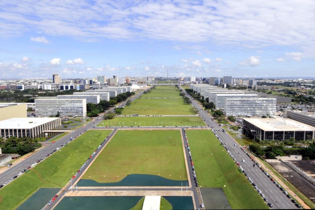 AGU cobra R$ 2,1 bilhões desviados do setor público