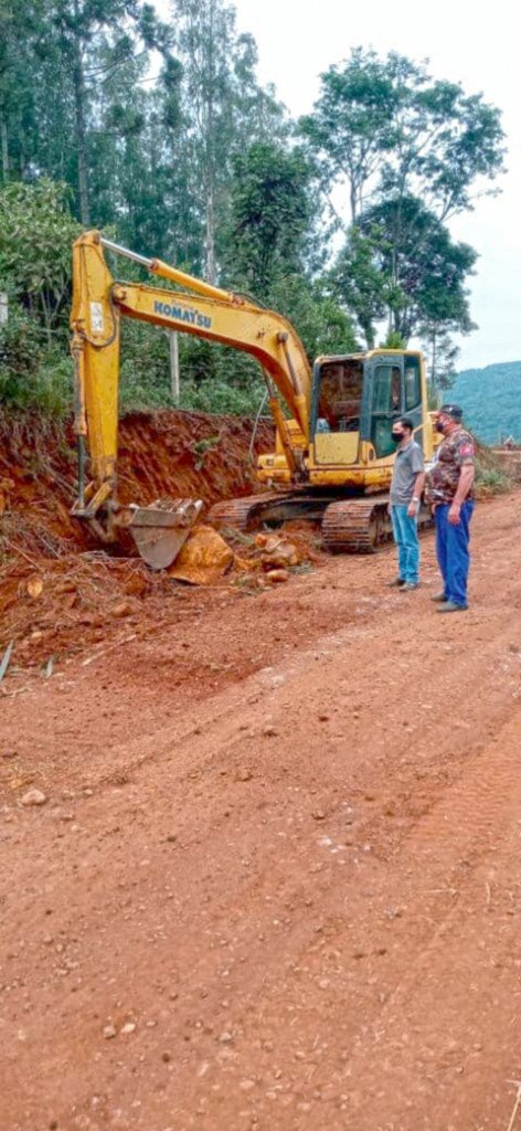 Serviços de manutenção de estrada geral no município de Ouro