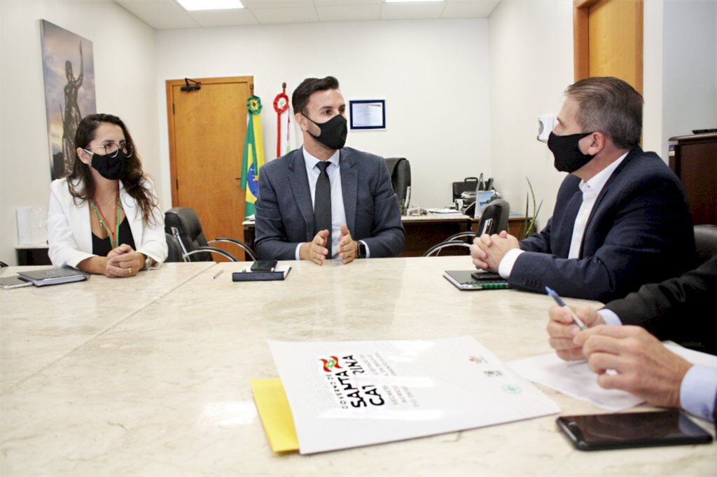 Guto Kuerten / Assessor de Imprensa - Deputado Felipe Estevão / Assembleia Legislativa - Reunião no gabinete do deputado Felipe Estevão com o secretário Altair Silva.