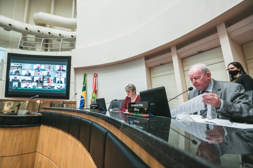 Deputado Marcos Vieira sugere redução de ICMS para  a retomada dos voos entre Chapecó e Florianópolis