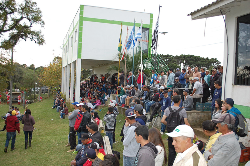 CERA desenvolve projeto esportivo em Cerro Negro