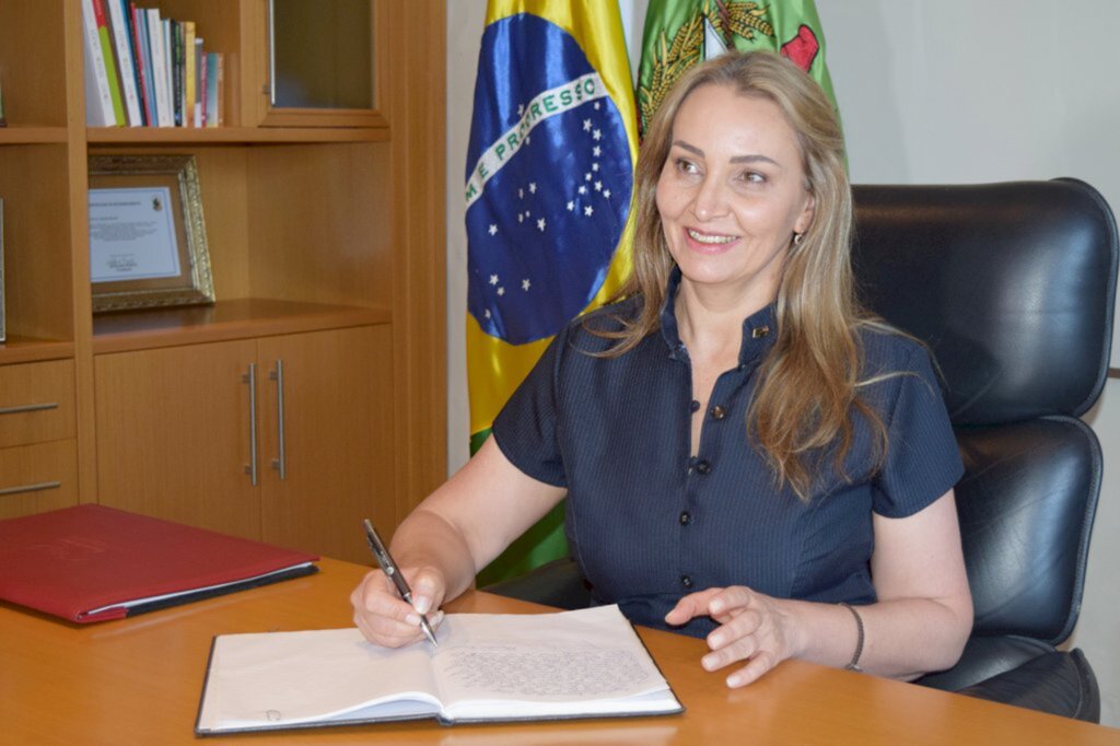  - A governadora Daniela Reinehr.