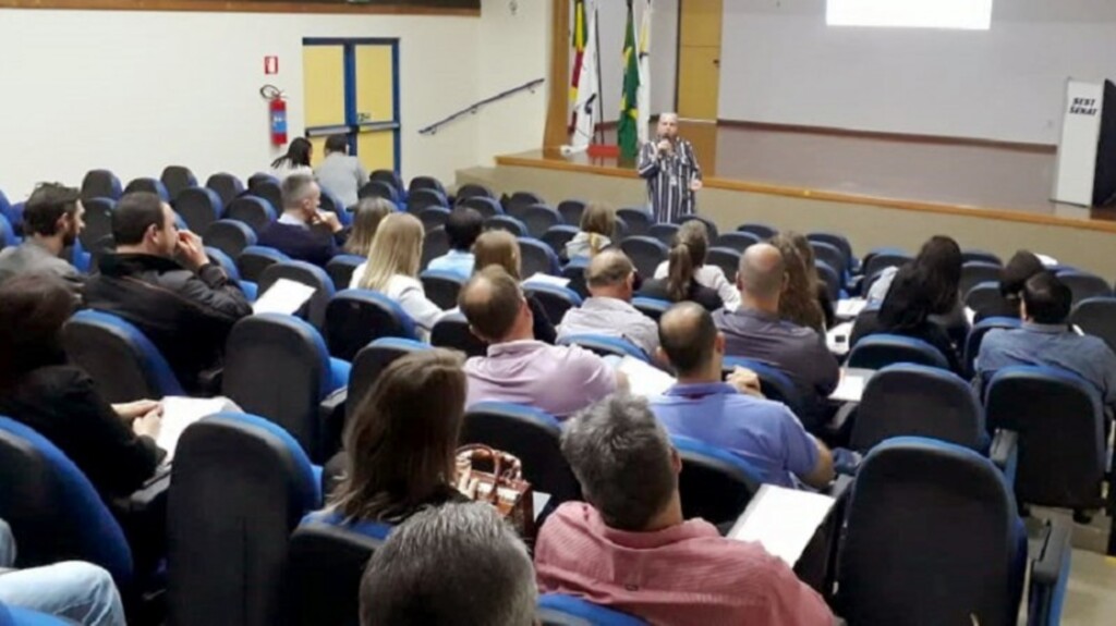 Detran reúne profissionais para aprimorar exames teóricos e práticos de direção