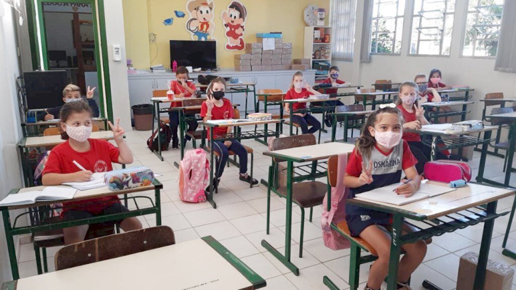 Rede estadual completa um mês de ano letivo com aulas presenciais em mais de 75% das escolas