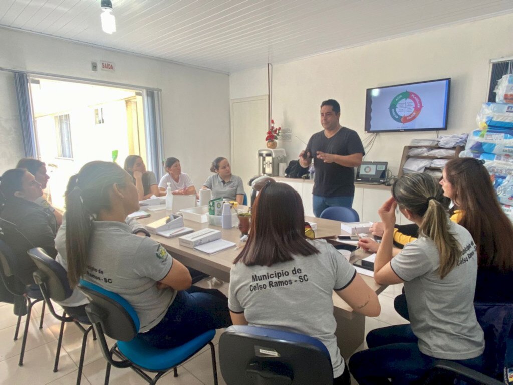 Agentes comunitárias de Saúde em treinamento  para implantação do  E-SUS Território em Celso Ramos