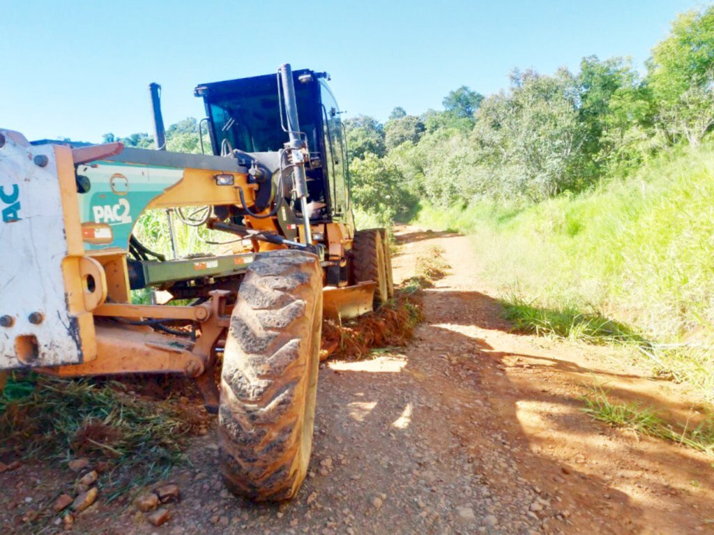 Prefeitura de Piratuba intensifica trabalhos de recuperação de estradas no interior