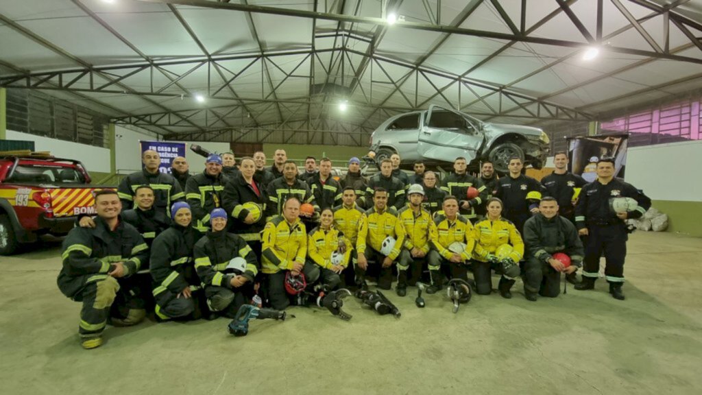 Bombeiros de Anita Garibaldi realizam treinamentos e curso