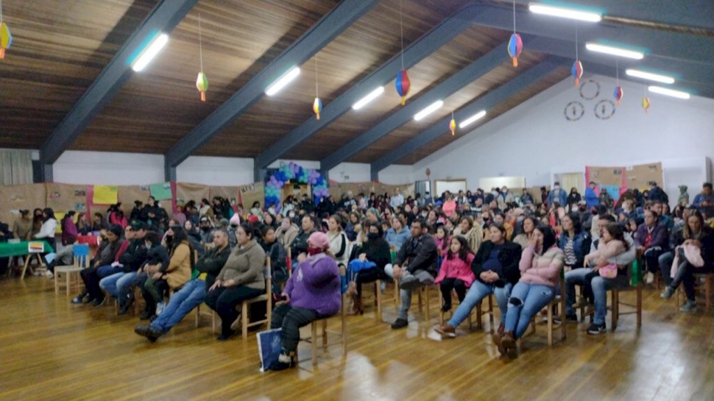 Professor leva comunidade esmeraldense a uma volta  ao mundo a partir da música