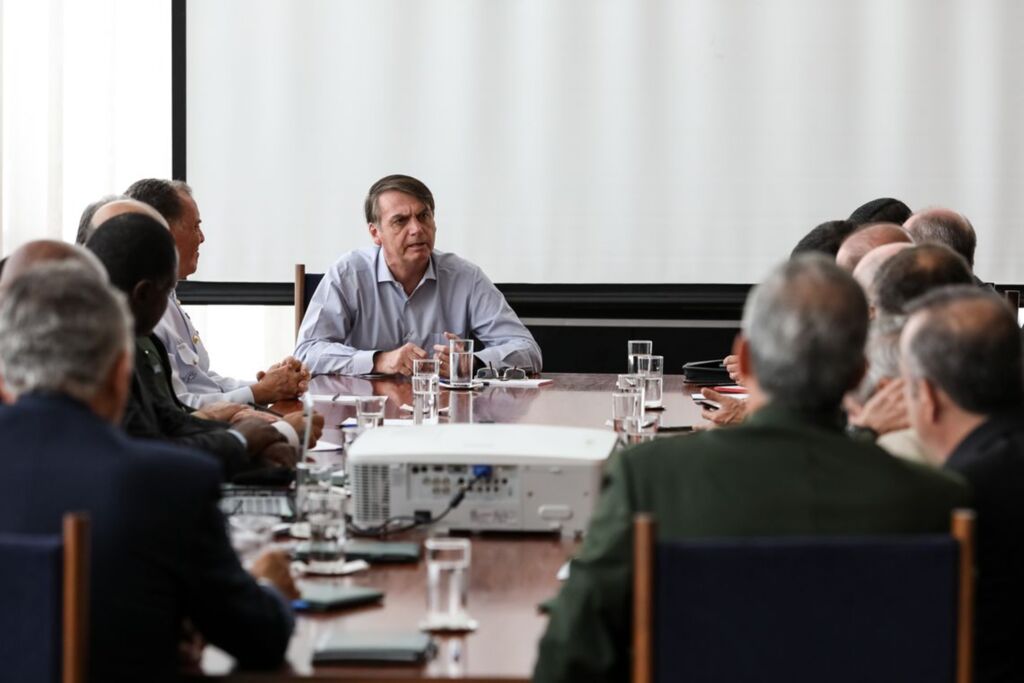Bolsonaro entrega reforma previdenciária dos militares ao Congresso