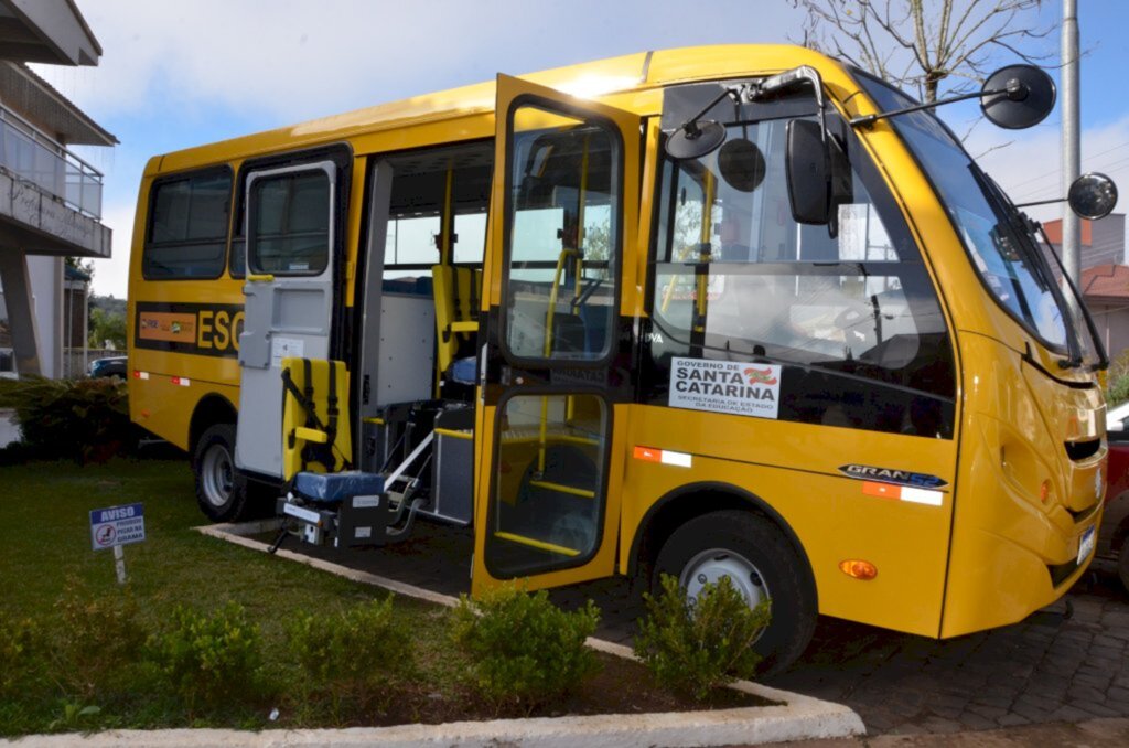 Ônibus para a educação de Celso Ramos