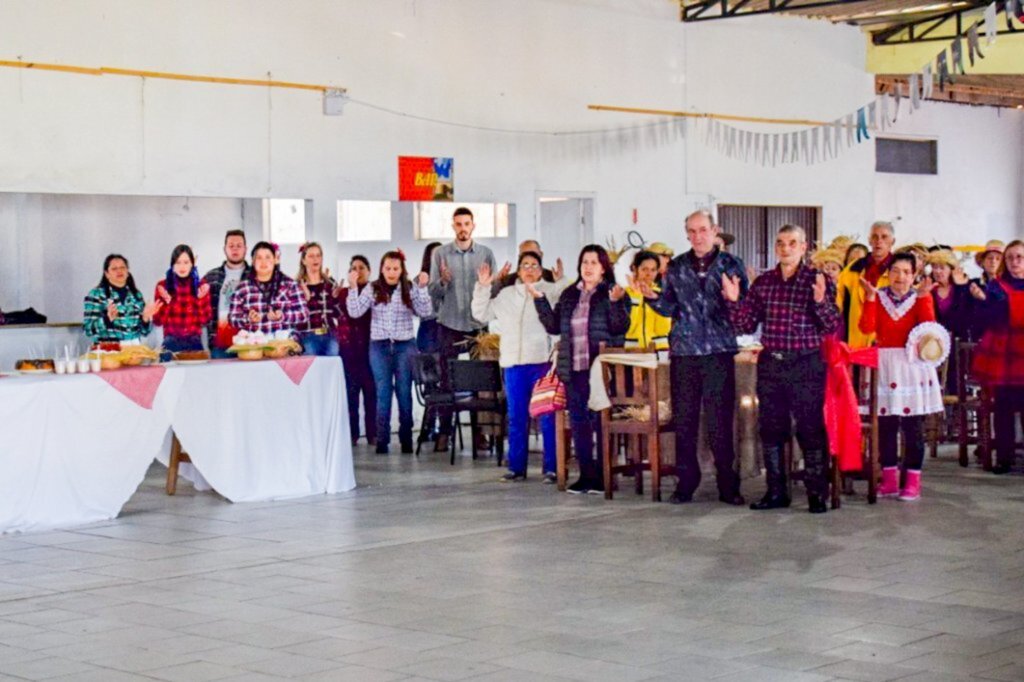 Secretaria de Assistência Social, SCFV e Cras de Campo Belo do Sul participaram de Arraiá em Cerro Negro