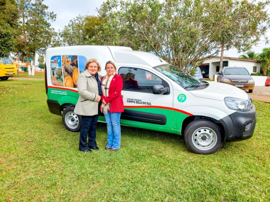 Prefeitura de Campo Belo do Sul recebeu veículo para entrega de merenda na Educação