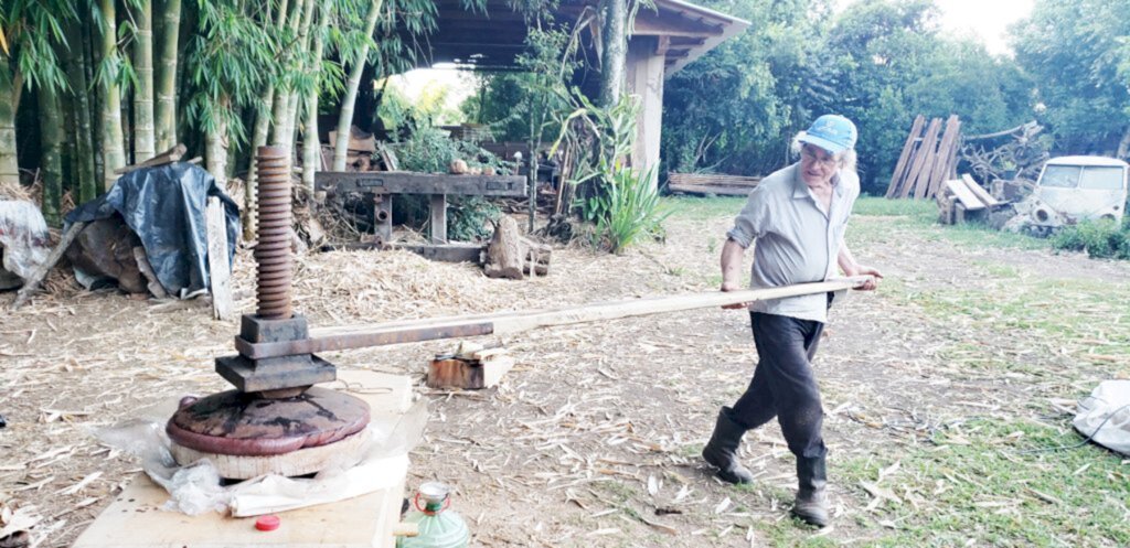 Aldo Azevedo / jornalista de formação - A Reportagem de O TEMPO jornal de fato, sexta-feira, 19 de fevereiro, esteve no Sítio Araucária, loteamento Verde Vale, cidade de Capinzal (SC), na propriedade de Ariston João Lagni.