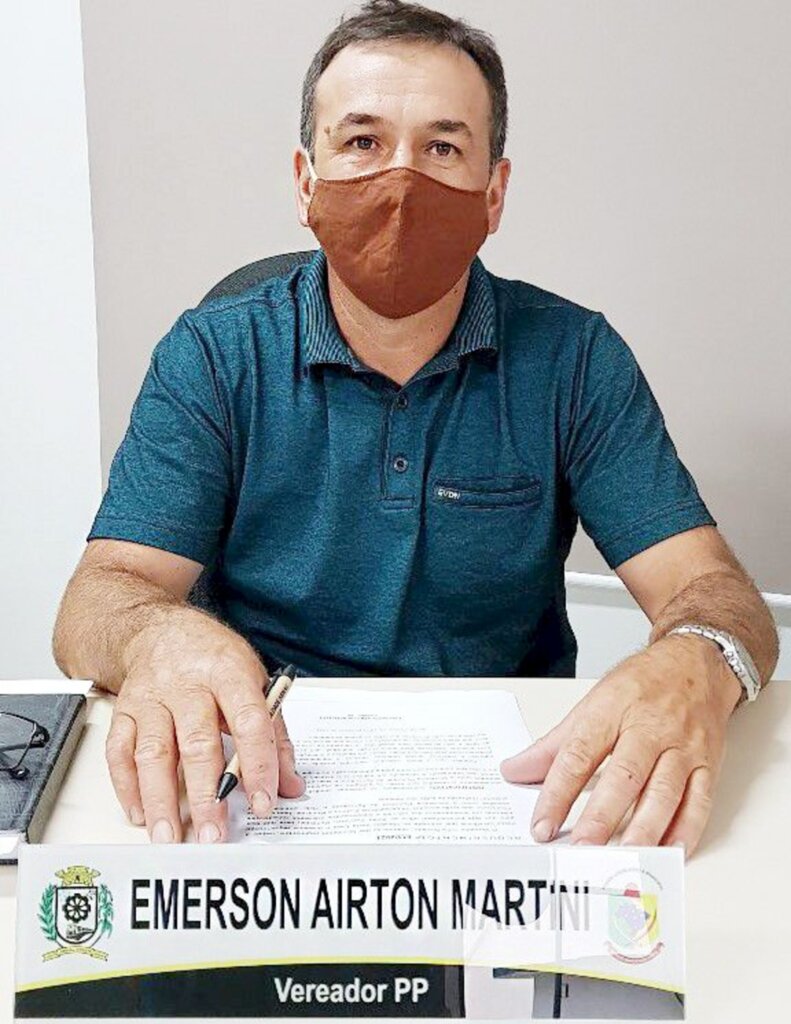 Vereador Emerson Airton Martini solicita que o Poder Executivo Municipal promova levantamento dos bens inservíveis como veículos e equipamentos e realize leilão