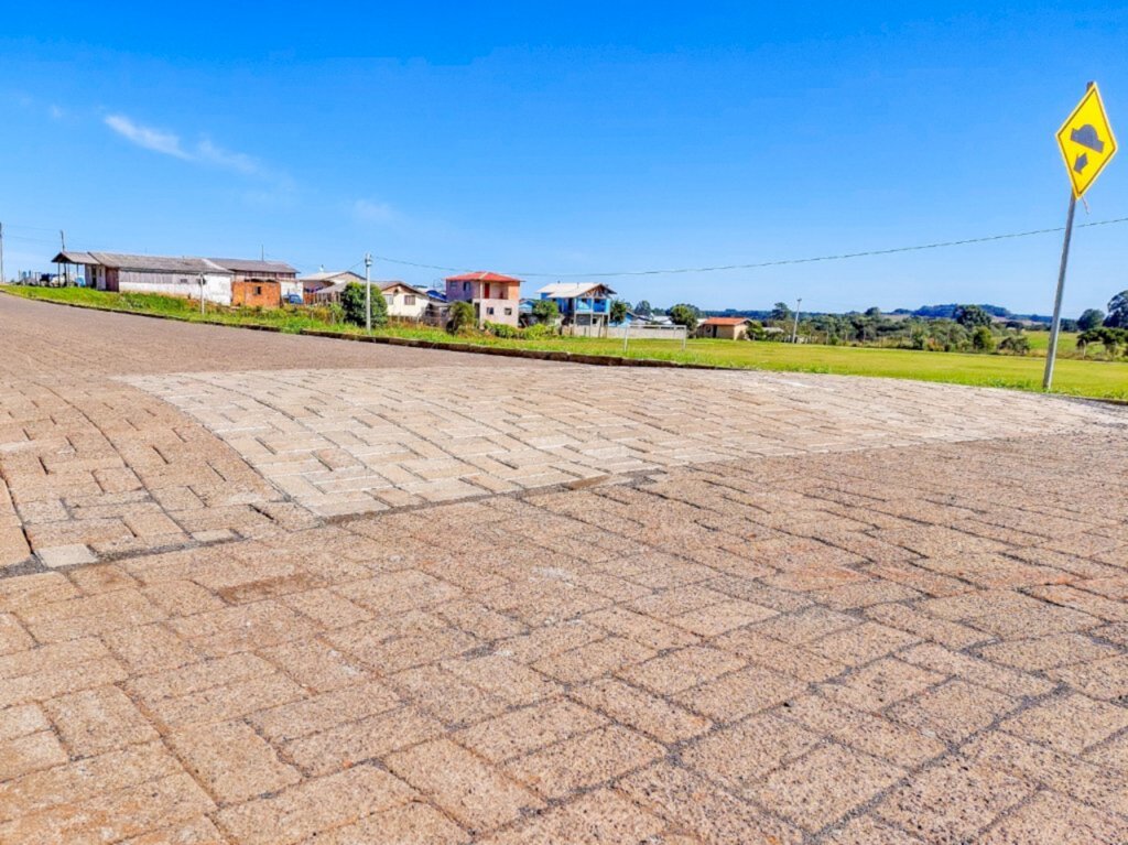 Prefeitura instalou quebra-molas na rua  João Luís Rosa em Campo Belo do Sul