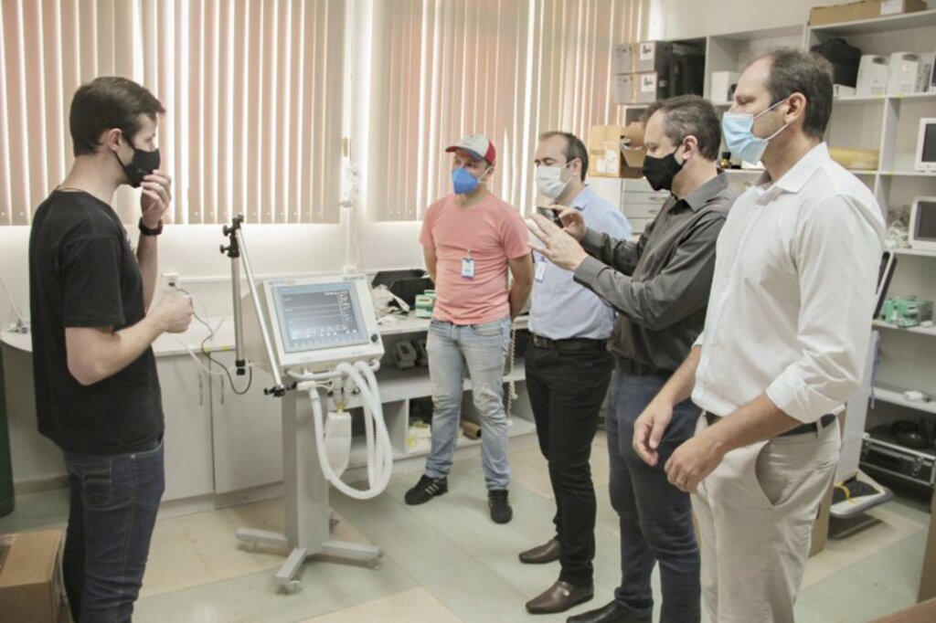 Foto: Ivan Andolin - Equipamento em instalação no Hospital Regional de São Miguel do Oeste.