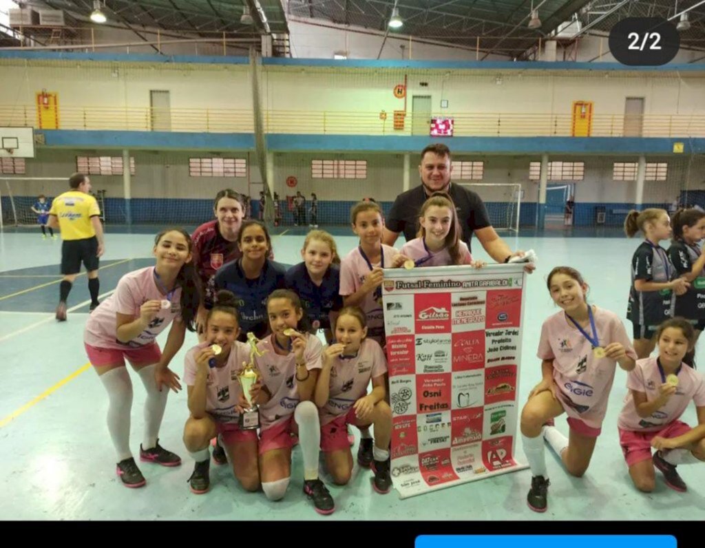 Anita Garibaldi se destaca em Quadrangular de Futsal Feminino de Base