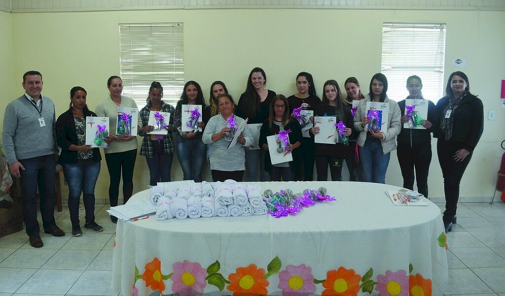 Curso de Manicure foi iniciado em Anita